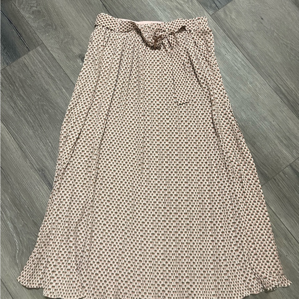 Elegant Pink Patterned Skirt